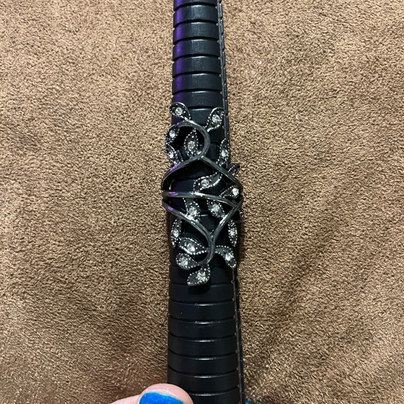 Unique vine ring - Picture 1 of 3